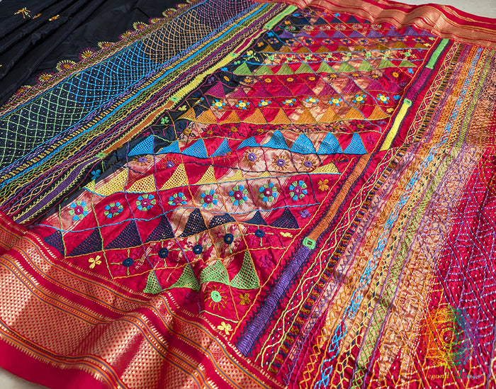 Black Lambani Handwork Pure Ilkal Silk Saree – Ilkal Handloom Saree Online India | Elegantt Drapes