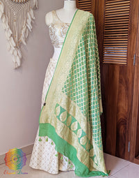 Green Banarasi Bandhani Georgette Dupatta 2 – Bandhani Saree Online India | Elegantt Drapes