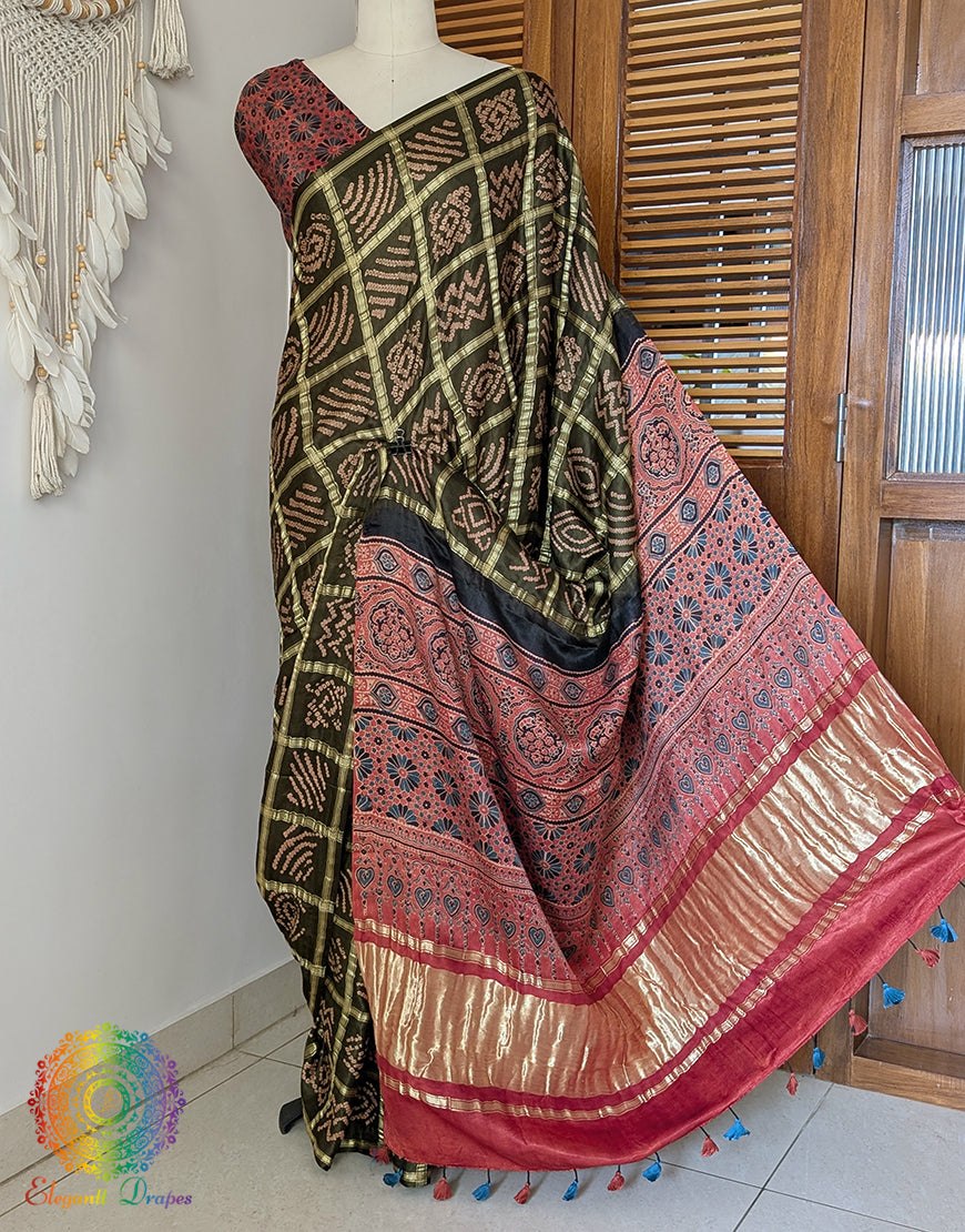 Green Gharchola Gaji Silk Bandhani Saree – Bandhani Saree Online India | Elegantt Drapes