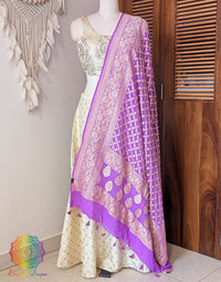 Lavender Banarasi Bandhani Georgette Dupatta – Bandhani Saree Online India | Elegantt Drapes