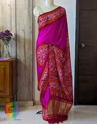 Close up of Bandhani work on Pink Red Gajji silk saree