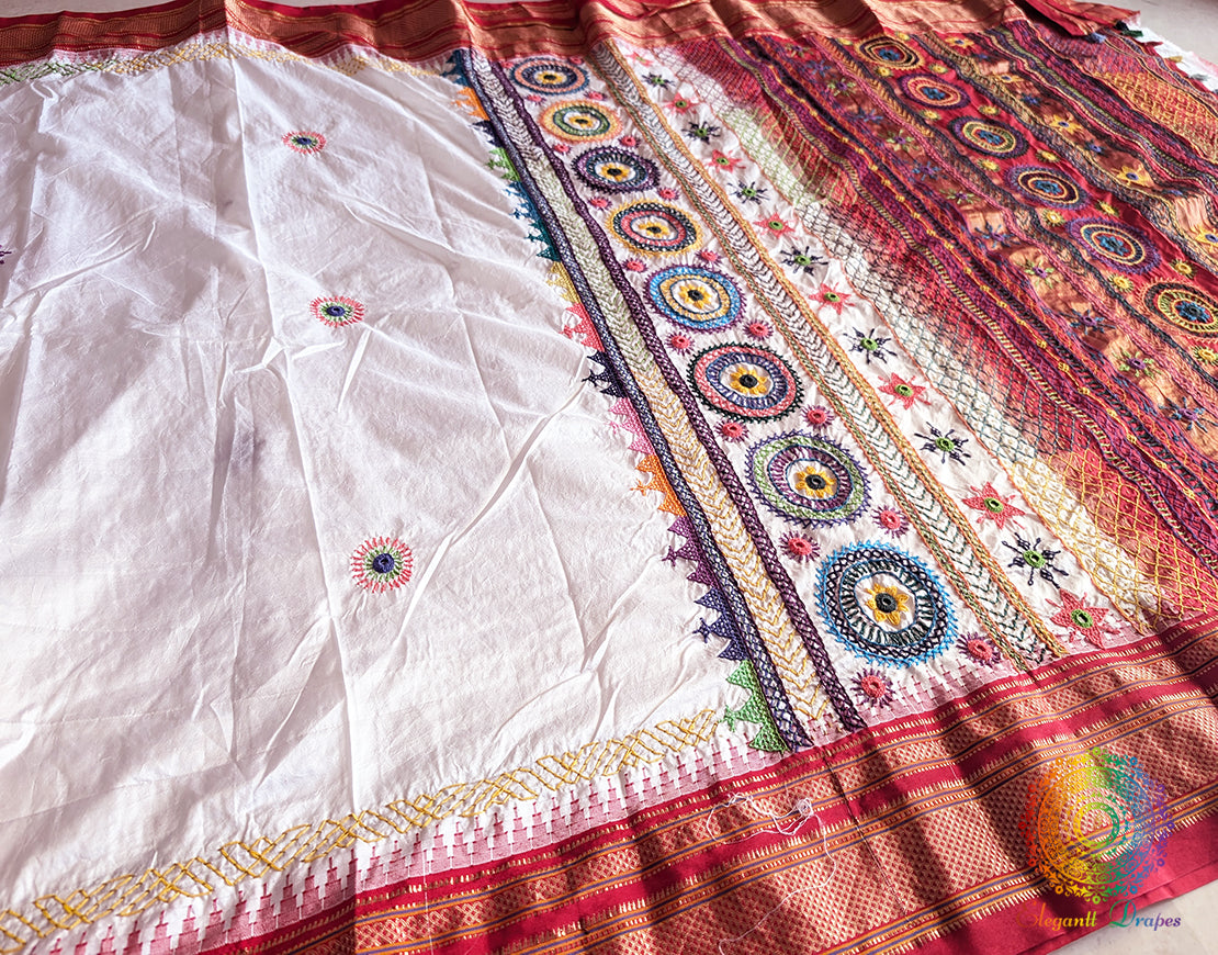 White Red Pure Ilkal Silk Lambani Handwork Saree – Ilkal Handloom Saree Online India | Elegantt Drapes