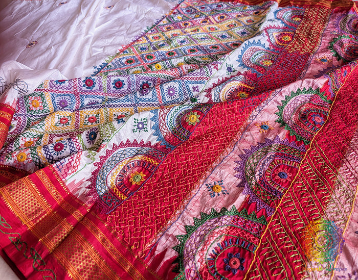 White Lambani Handwork Pure Ilkal Silk Saree – Ilkal Handloom Saree Online India | Elegantt Drapes