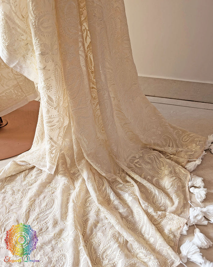 Palla detail on beige Bengal cotton saree highlighting fine threadwork