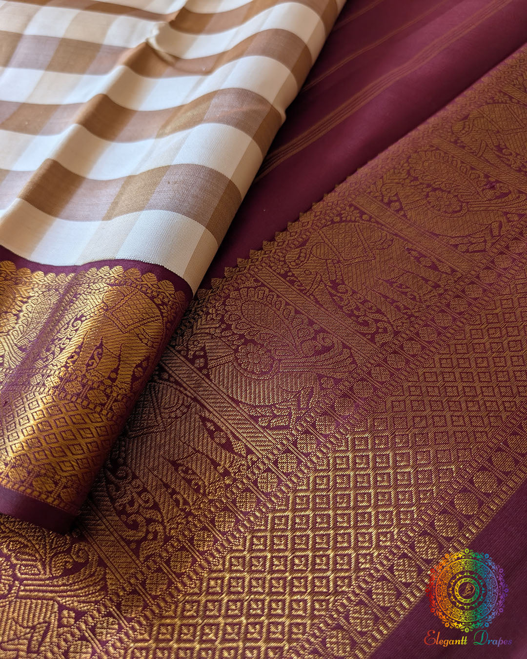 Off White Beige Checkered Kanjivaram Silk Saree – Gold Zari Border Close-Up showcasing the intricate woven border and delicate 1gm gold zari detailing against the understated neutral silk body.