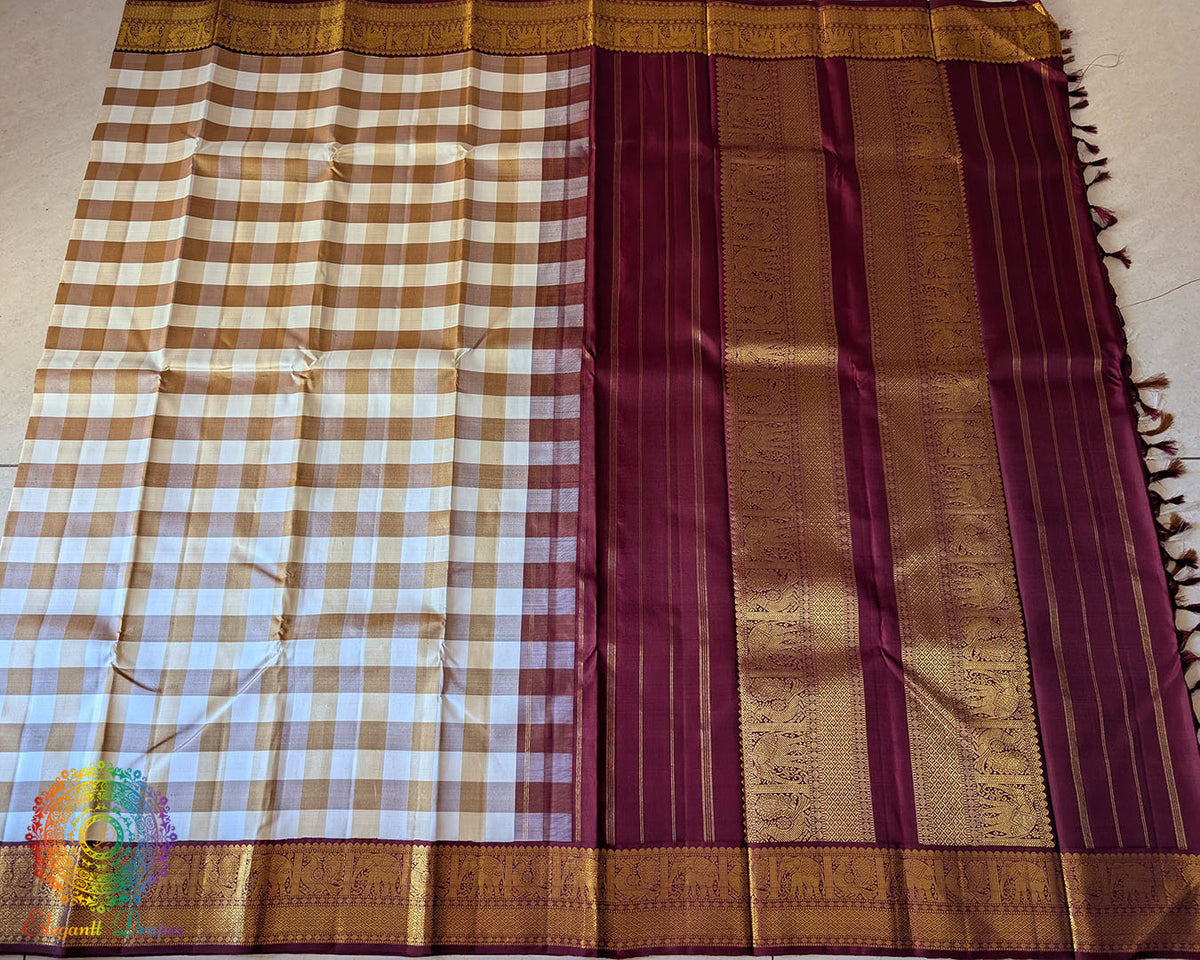 Off White Beige Pure Kanjivaram Handloom Silk Saree – Full Length View highlighting the small checkered design woven across the saree body, with off white and beige tones creating a refined traditional look.