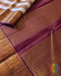 Off White Beige Pure Kanjivaram Silk Saree – Detailed Border View highlighting the traditional border weaving, subtle gold zari accents and fine texture of the pure handloom silk.