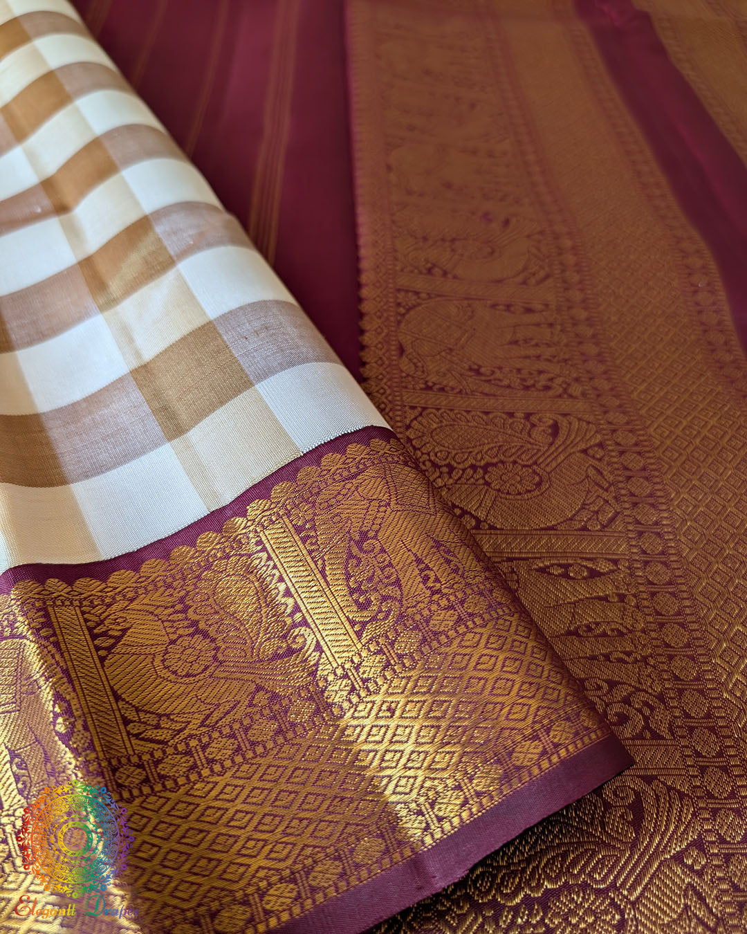 Off White Beige Pure Kanjivaram Handloom Silk Saree – Detailed Palla View highlighting the woven design, delicate gold zari accents and timeless neutral colour combination.