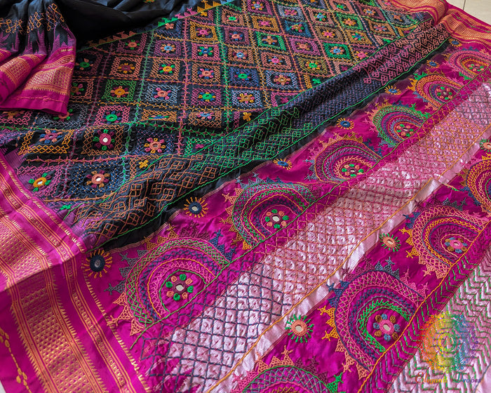 Black pink Ilkal silk saree palla view