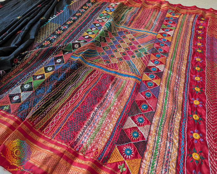 Black and red Ilkal silk saree palla view