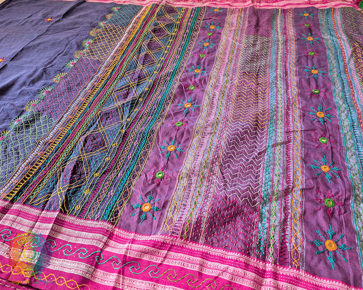 Close-up of the saree border highlighting traditional Ilkal weaving and Lambani handwork