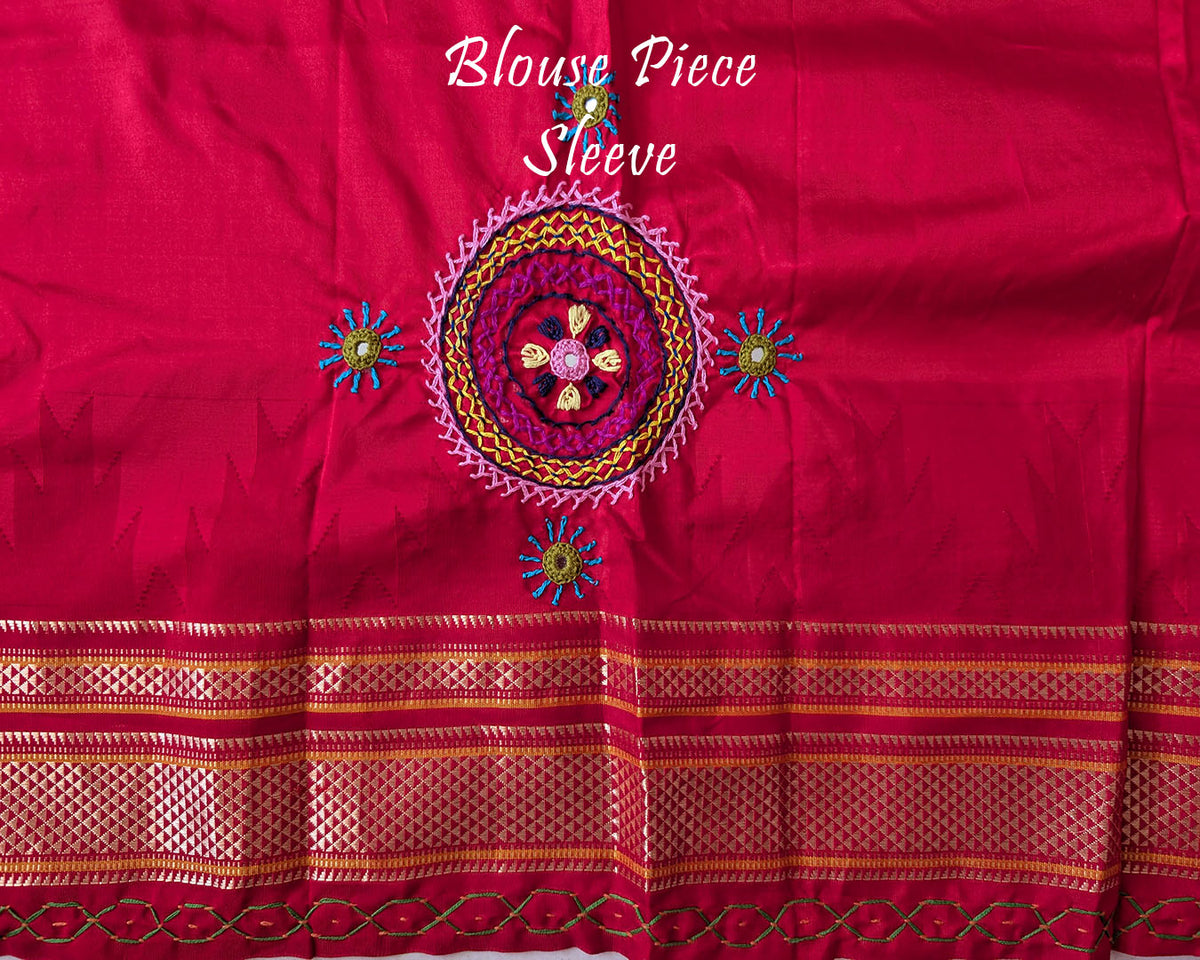 Sleeve detail of the blouse paired with the Deep Green Pure Ilkal Silk Saree, highlighting the coordinating colour and handcrafted embroidery details.