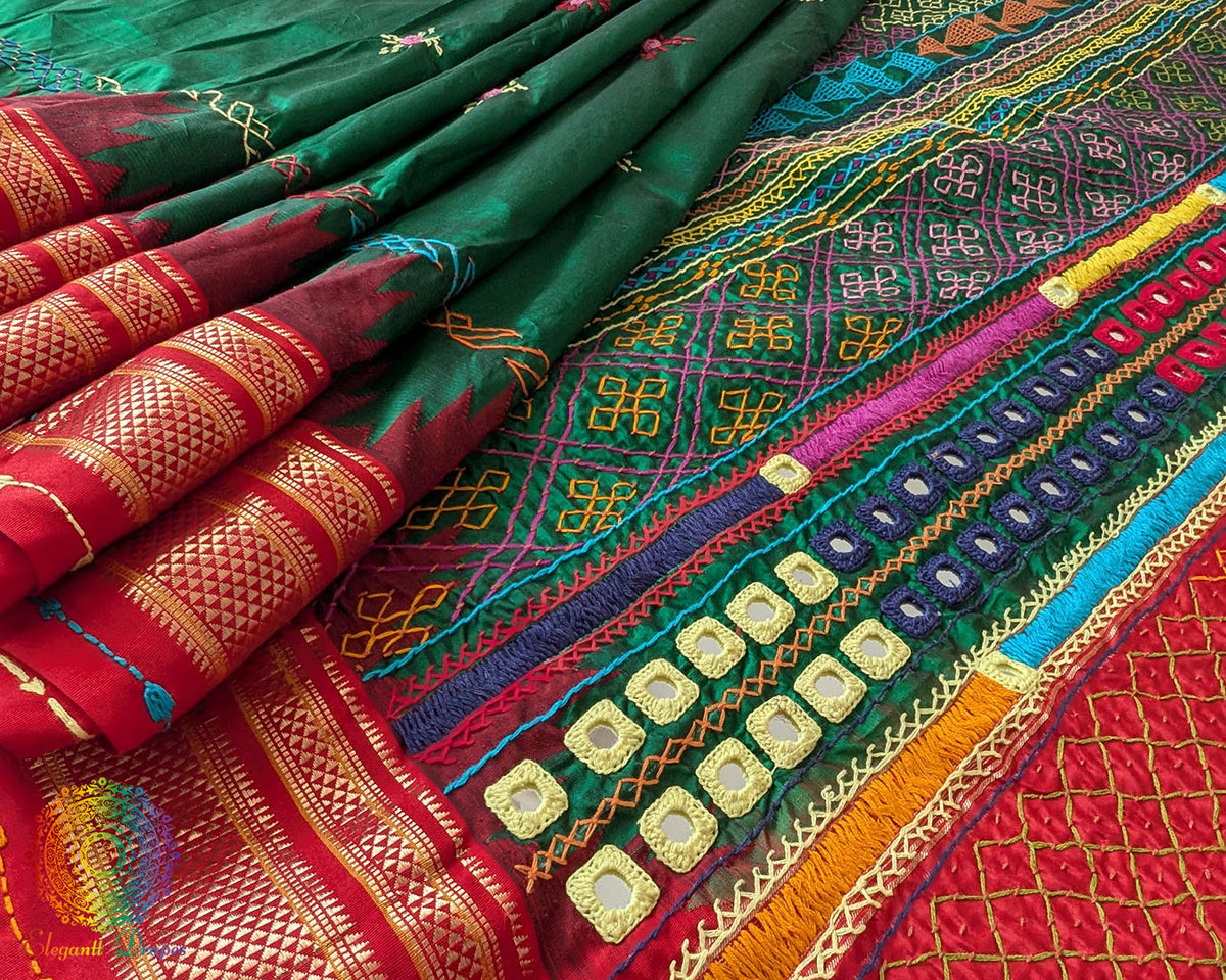 Detailed view of the red border of the Deep Green Pure Ilkal Silk Saree, highlighting the contrasting colour and traditional textile detailing.