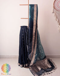 Green Banarasi Kora Silk Saree folded Pallu drape with Kadhuwa weave