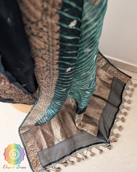 Close-up of Leheriya Pallu and Banarasi Zari Border on Green Kora Silk Saree