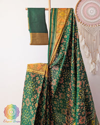 Green pure mulberry silk Rajkot Patola saree close up