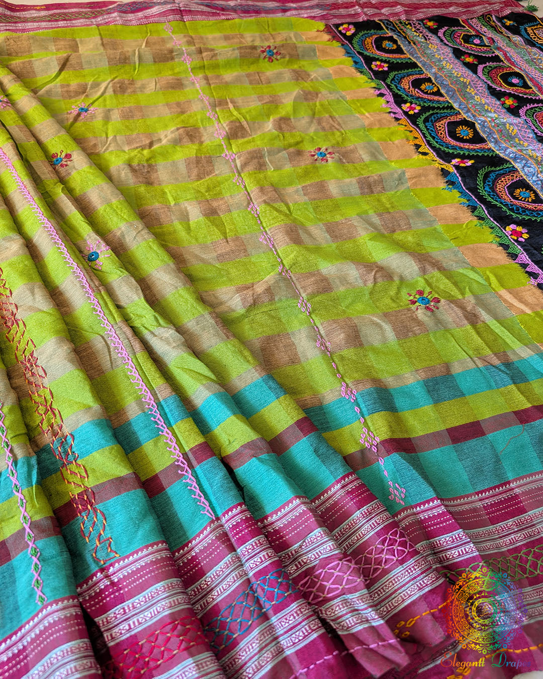 Close-up of the traditional Ilkal woven border with Lambani handwork