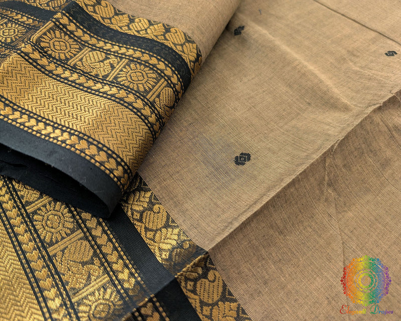 Close up of border on grey Kanchi cotton saree highlighting weave detail