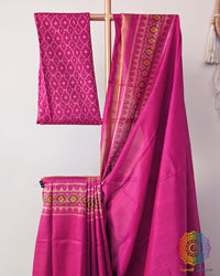 Magenta pure mulberry silk Rajkot Patola saree close up