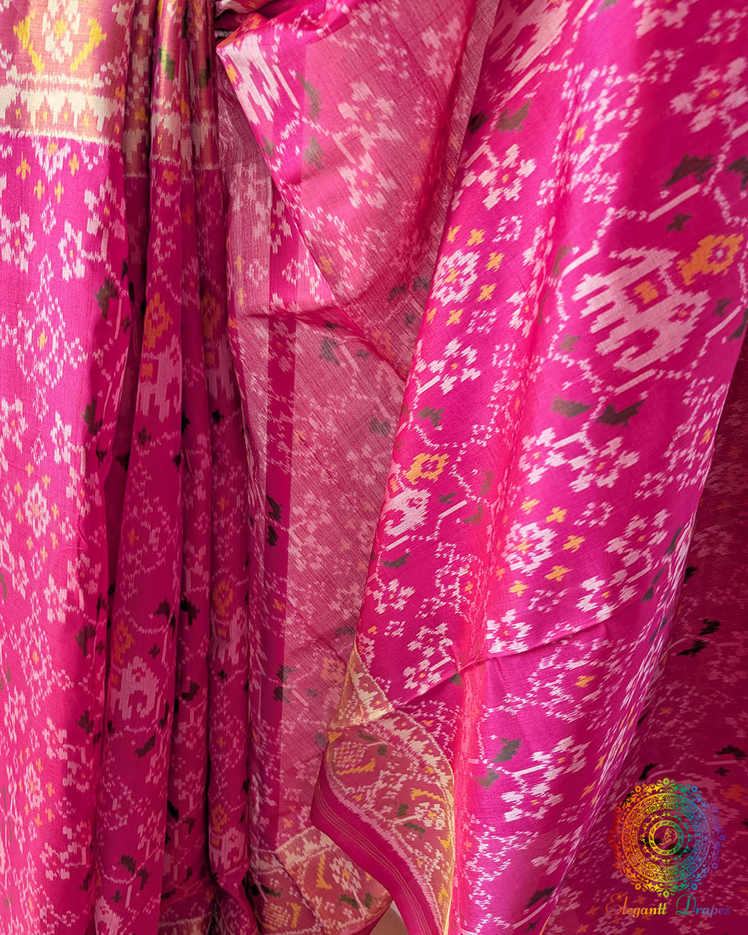 Magenta Pink Rajkot Patola Saree – Pleats Detail View displaying the neatly arranged pleats and repeating woven patterns, bringing out the rich magenta pink colour, fine silk texture and traditional Patola craftsmanship.