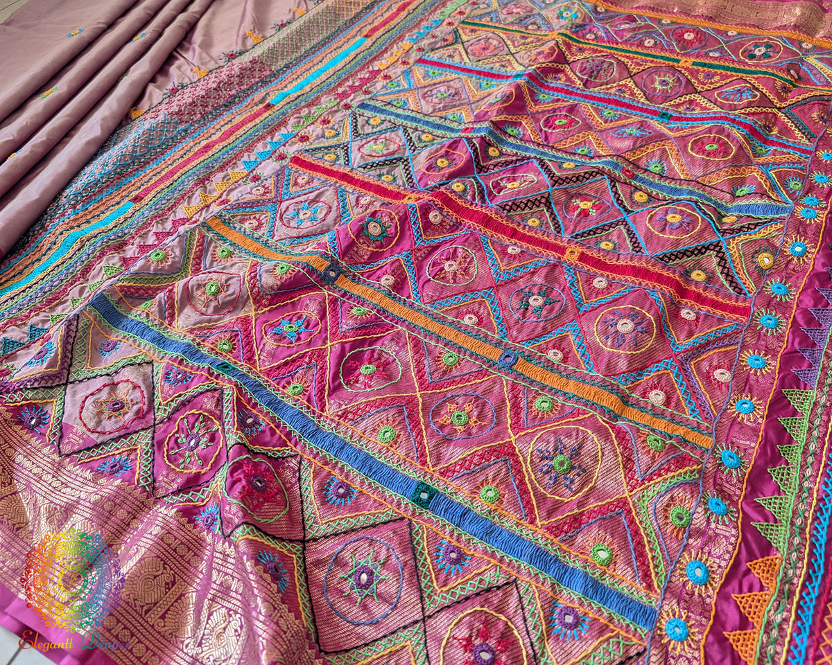 Mauve pure Kanjivaram silk saree with Lambani handwork palla view