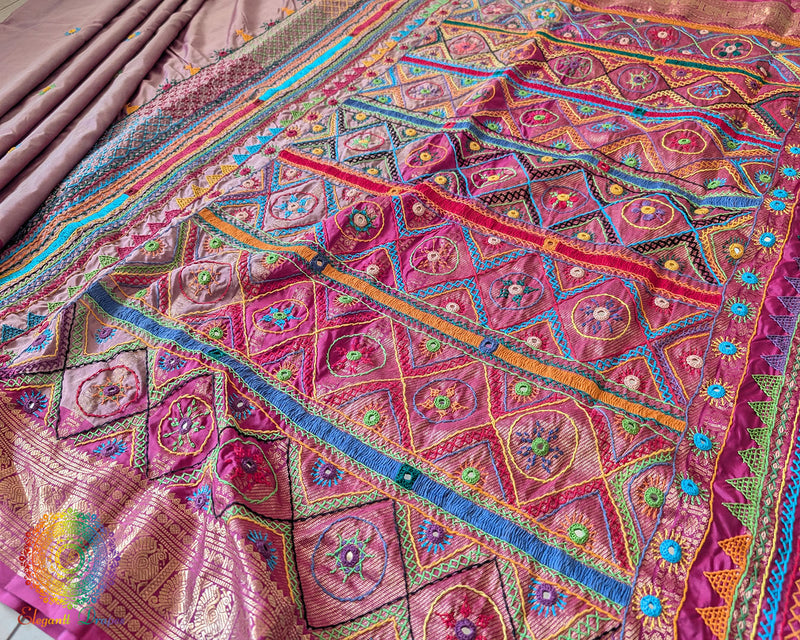 Mauve pure Kanjivaram silk saree with Lambani handwork palla view