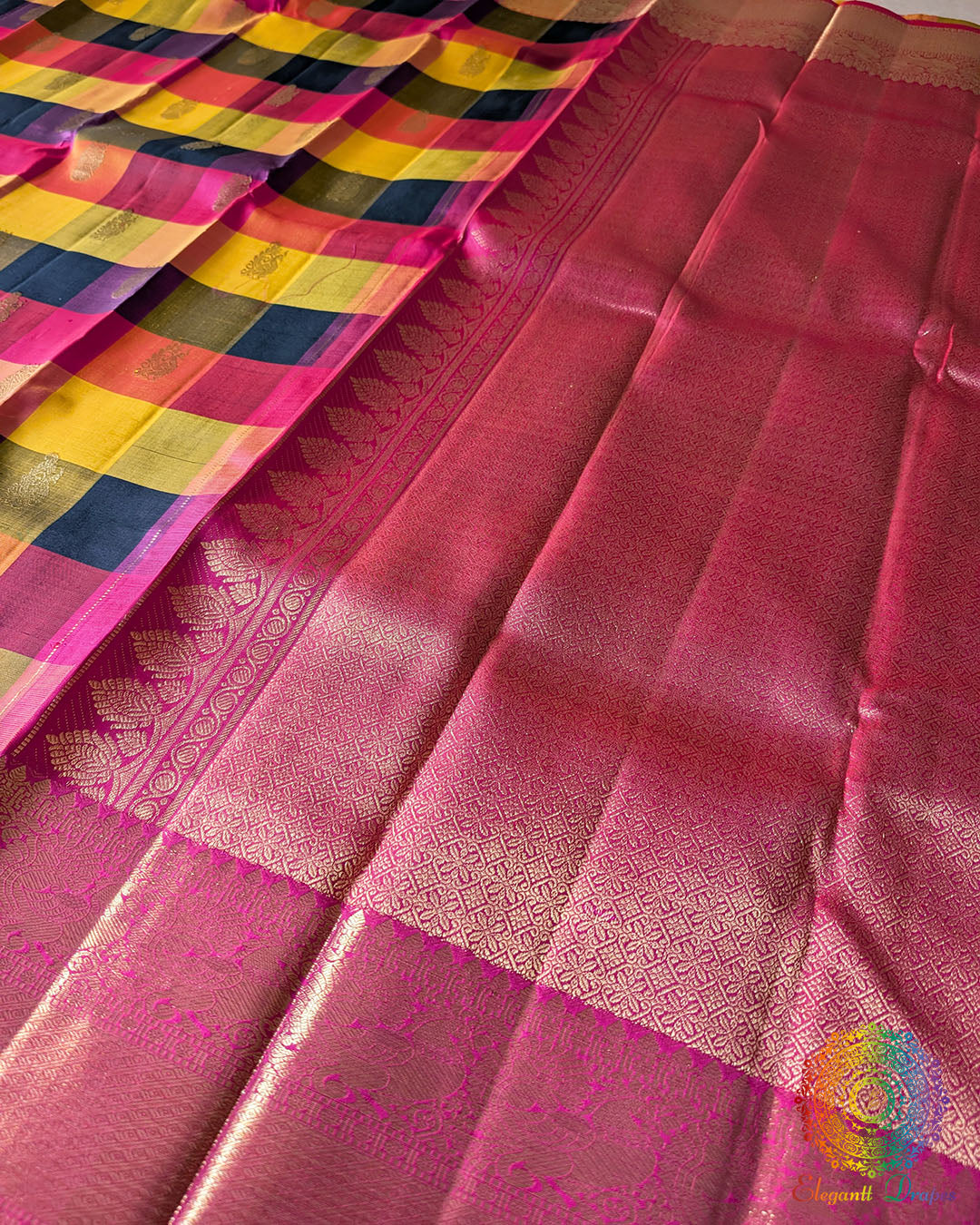 Palla detail showcasing intricate 2 gram zari weaving