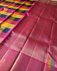 Palla detail showcasing intricate 2 gram zari weaving