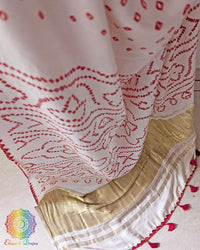 Close-up of traditional Red Bandhani tie-dye on the Ivory White Gajji Silk Saree