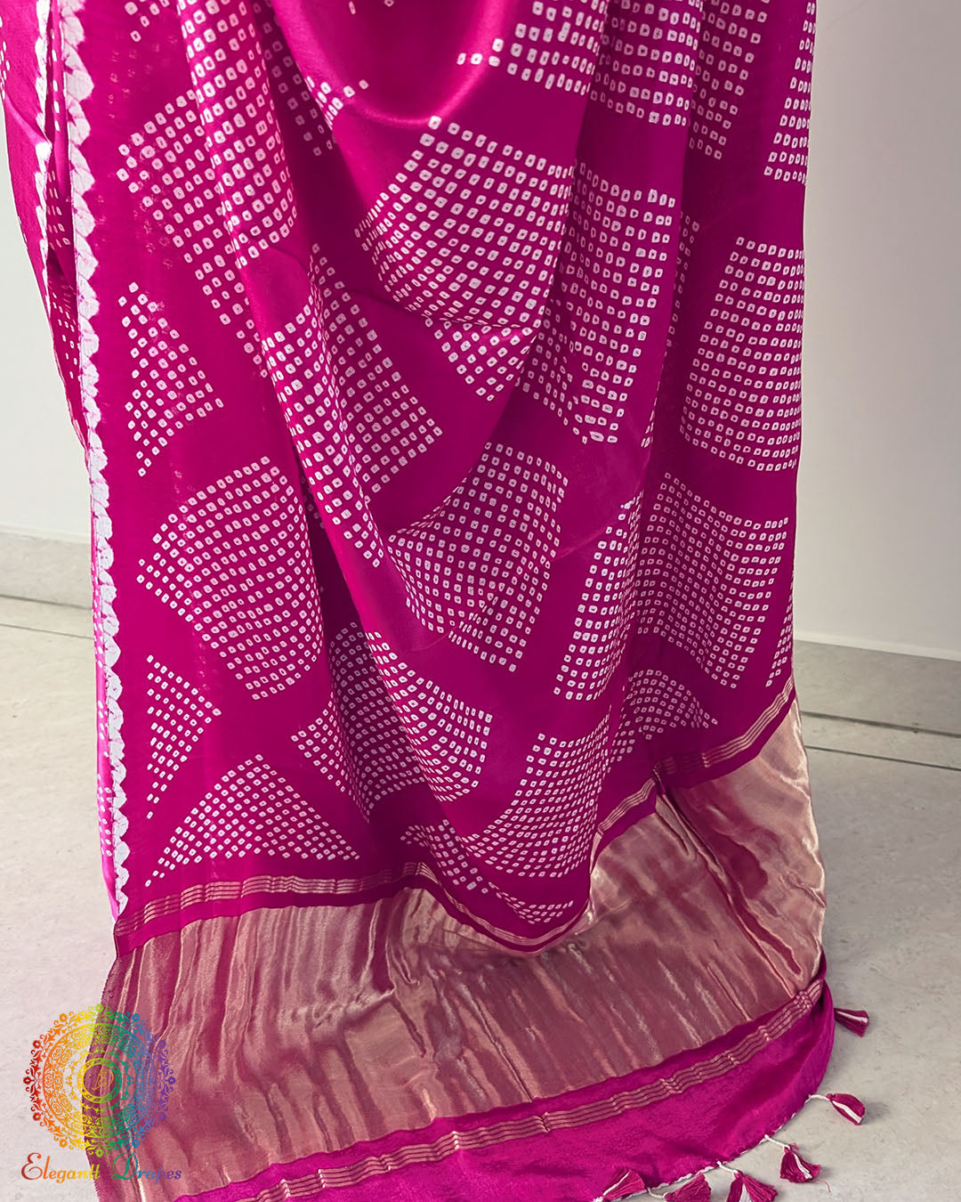 Rani pink pure Gaji silk Bandhani saree close up