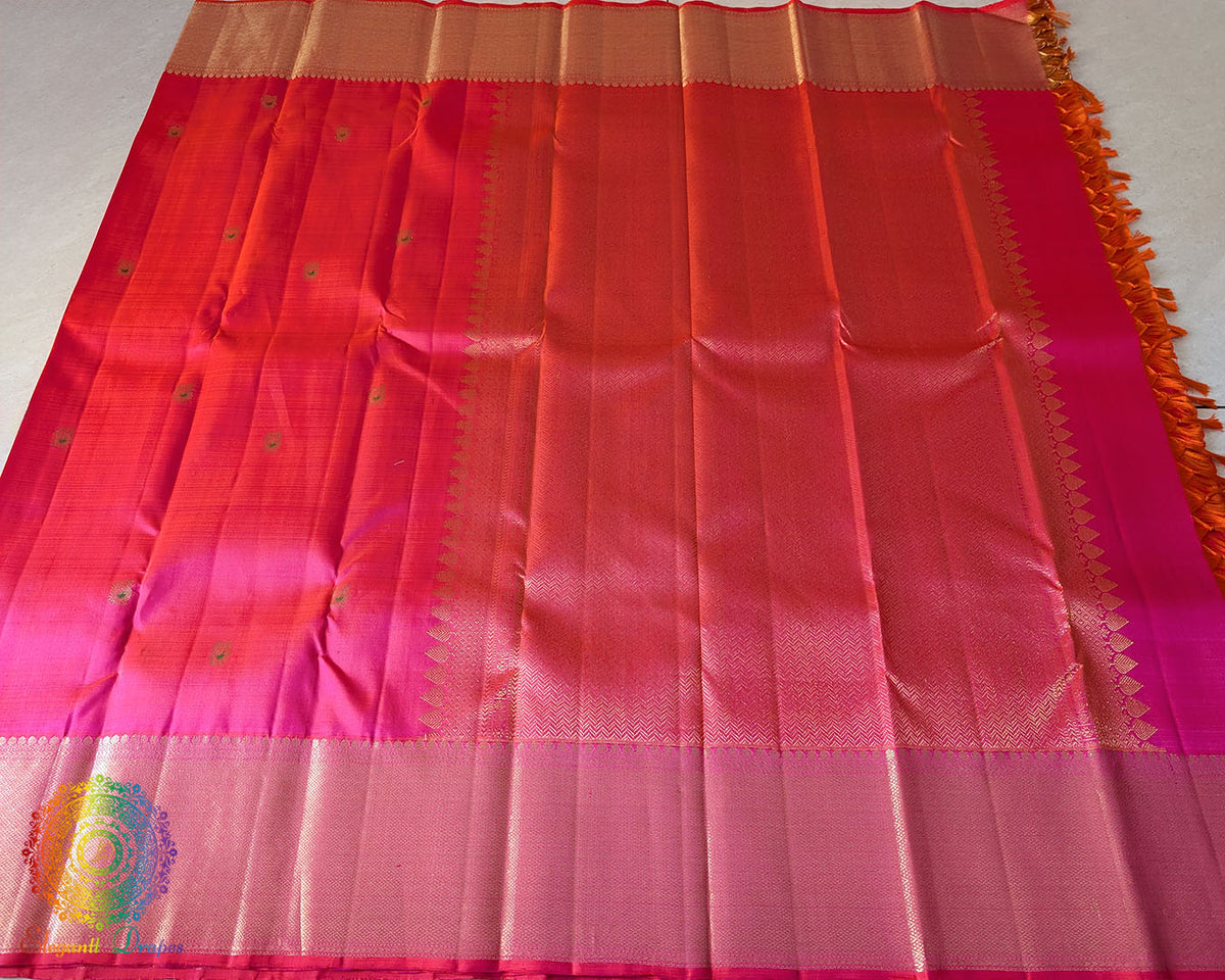 Detailed view of the palla and gold zari work on the Shot Pink Pure Kanjivaram Handloom Silk Saree, showcasing the rich two-tone colour effect and traditional craftsmanship.