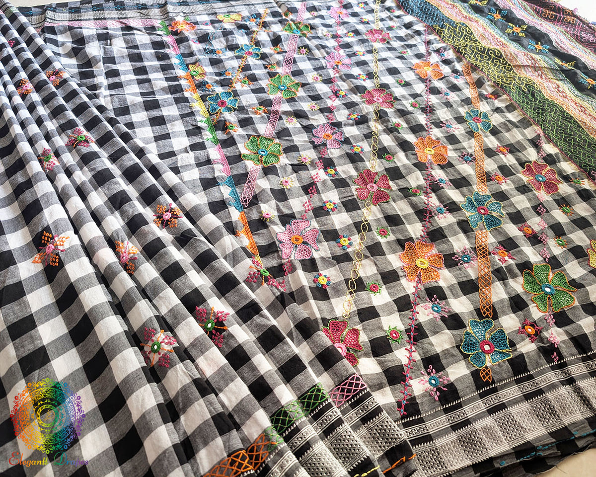 Detailed checked weave of Black Ilkal Cotton Saree