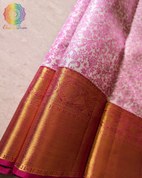 Pleats of white Kanjivaram silk saree
