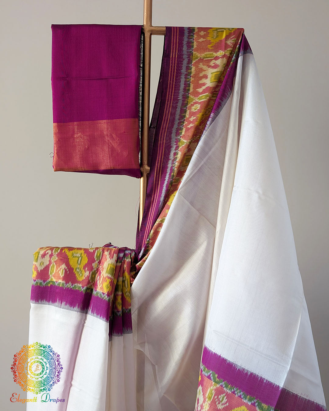 White Pink Handwoven Mulberry Silk Patola Saree – Body Pattern Close-Up showcasing the intricate traditional motifs woven across the white and pink saree body, highlighting the fine details and distinctive Rajkot Patola design.